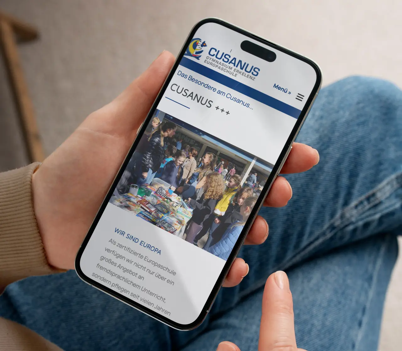 Webdesign für Cusanus Gymnasium Erkelenz - Smartphone-Ansicht einer Unterseite