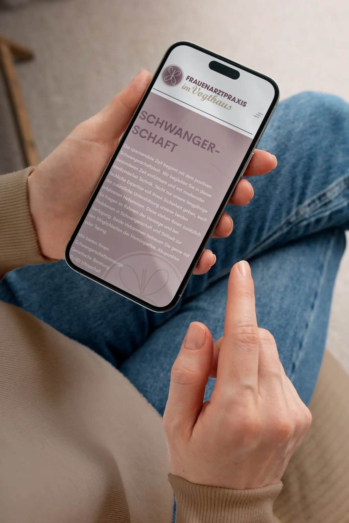 Webdesign für Frauenarztpraxis im Vogthaus - Smartphone-Ansicht der Seite über Schwangerschaft