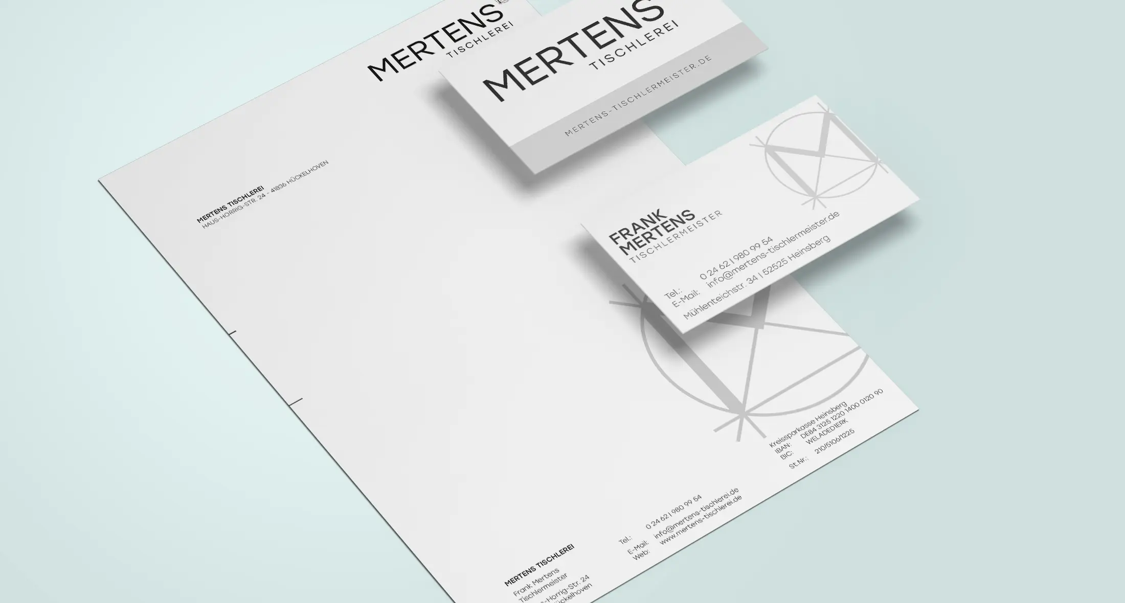 Branding für Mertens Tischlerei - Ansicht von Briefpapier und Visitenkarten